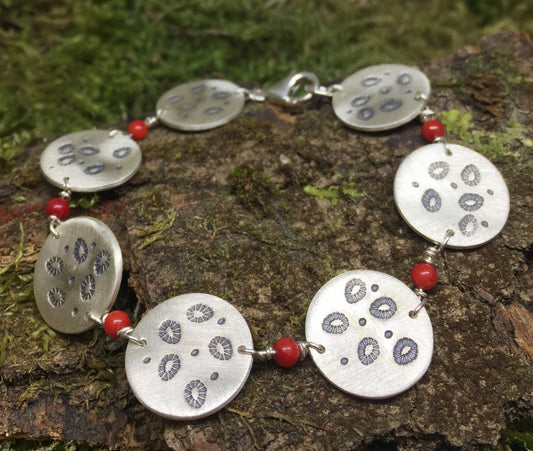 Armband 925 Silber mit Punzierung und Koralle Handarbeit