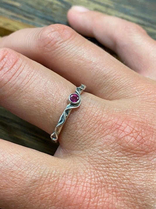 Silberring mit Rubin in Größe 54